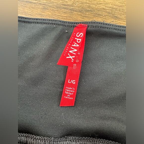 Spanx Black Velvet Leggings Size Large EUC - Picture 5 of 6